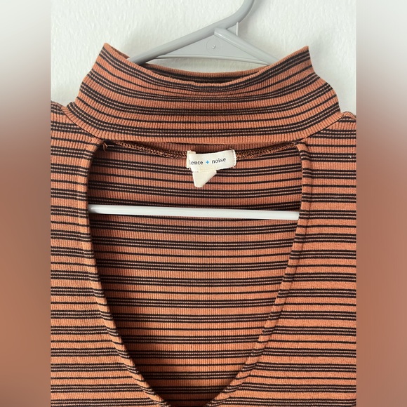 Silence + Noise Top - Picture 3 of 3